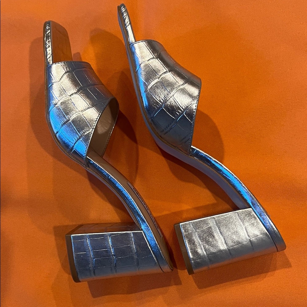 Steve Madden Metallic Silver Heeled Mules Like New!!!! - Picture 4 of 5